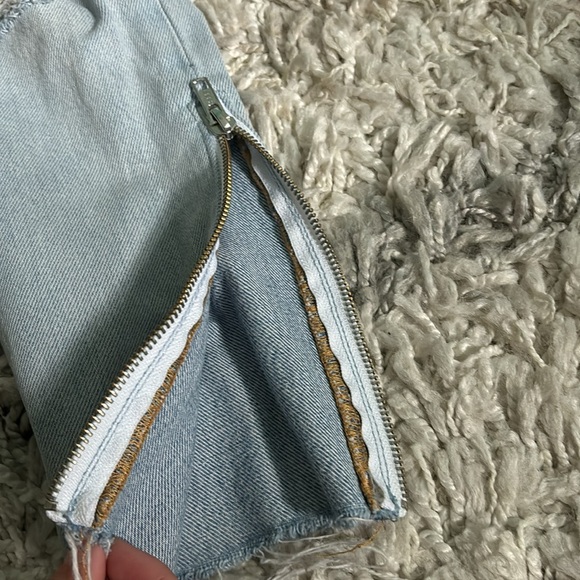Destroyed light wash jeans, super cute but too small for me. Zip up bottoms - Picture 4 of 7